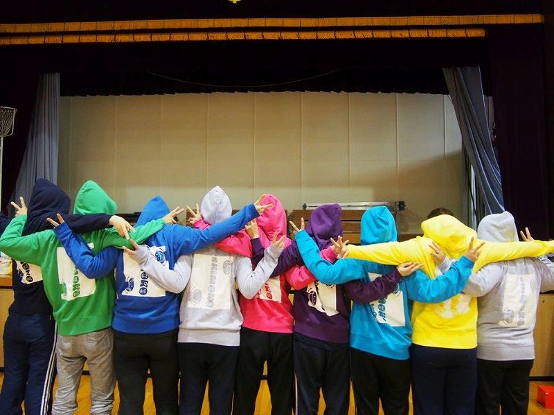 カラフルフードジップパーカーの作成事例